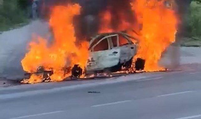 Seyir halindeki araç alevlere teslim oldu