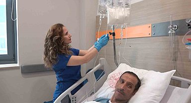 Sıdıka hemşire 25 yıldır hastalarına şefkatle yaklaşıyor