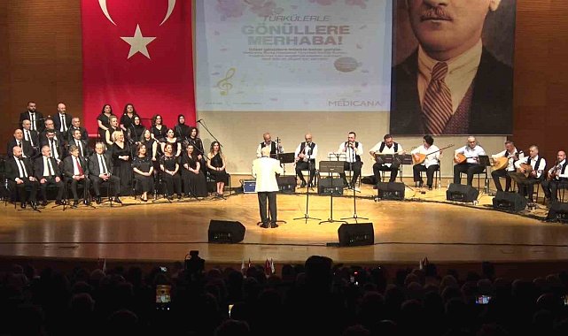 Şifa veren eller, Türk halk müziği konseriyle mest etti
