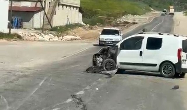 Siirt OSB'de iki hafif ticari araç çarpıştı