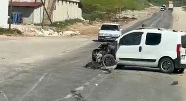 Siirt OSB'de iki hafif ticari araç çarpıştı