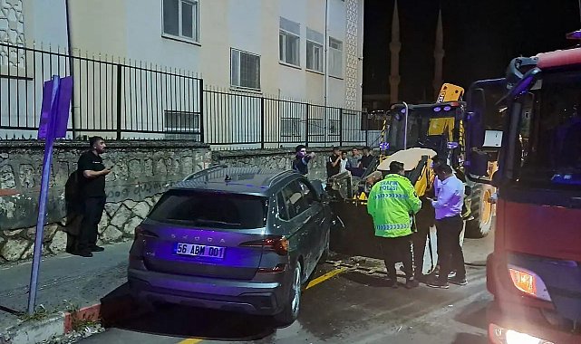 Siirt'te otomobil ile kepçe kafa kafaya çarpıştı: 5 yaralı