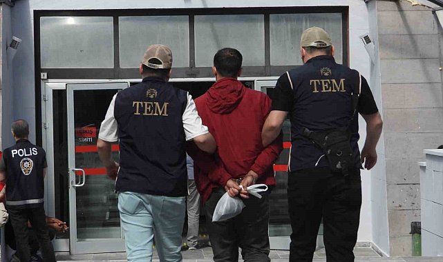 Sınır dışı beklerken kırmızı bülten ortaya çıktı