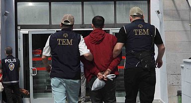 Sınır dışı beklerken kırmızı bülten ortaya çıktı