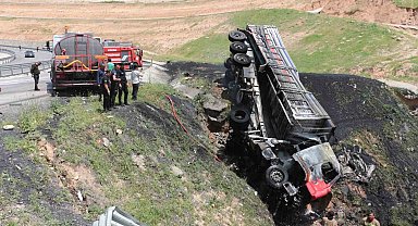 Şırnak'ta devrilen tırda sıkışan sürücü yanarak hayatını kaybetti