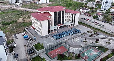 Sivas'ta 900 öğrenci eşzamanlı hareket etti, hep bir ağızdan "Feda Türkiye'm" dedi