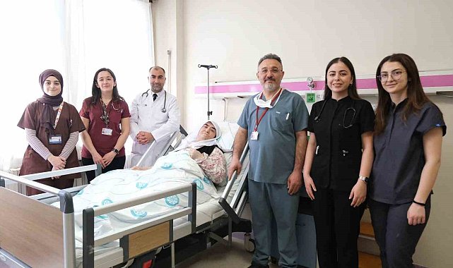 Sivas'ta hastanın göğüs duvarındaki 8 kiloluk tümör başarıyla çıkarıldı