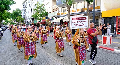 Soma'da Zeybek Festivali yoğun ilgi gördü