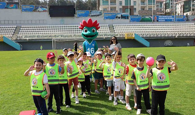 Spor Şenlikleri'nde sıra minik öğrencilerin