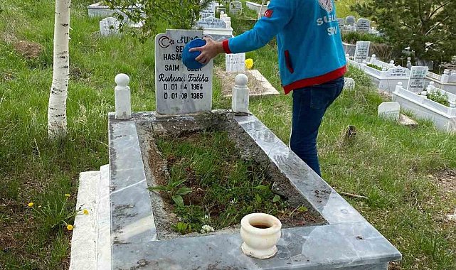 Susuz'da şehit kabirleri bayram öncesi özenle temizlendi
