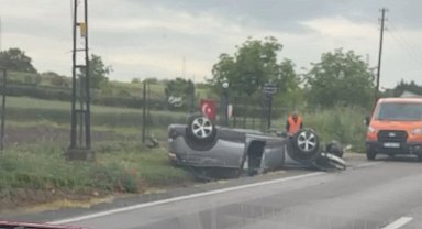 Takla atan otomobilin sürücüsü yaralandı