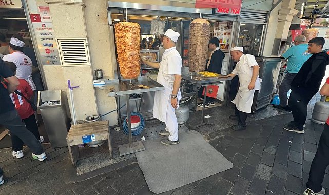 Taksim'de doğalgaz onarımı uzun sürünce esnaf, çareyi tüp kullanarak buldu