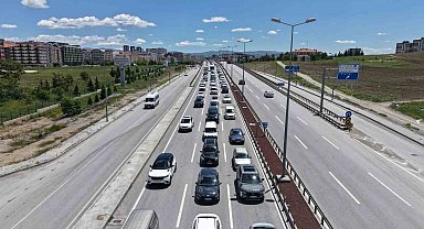 Tatilciler dönüş yolunda: 43 ilin bağlantı noktasında trafik yoğunluğu arttı