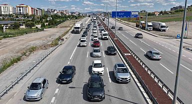 Tatilin son gününde dönüş yoğunluğu arttı: 43 ilin bağlantı noktası havadan görüntülendi