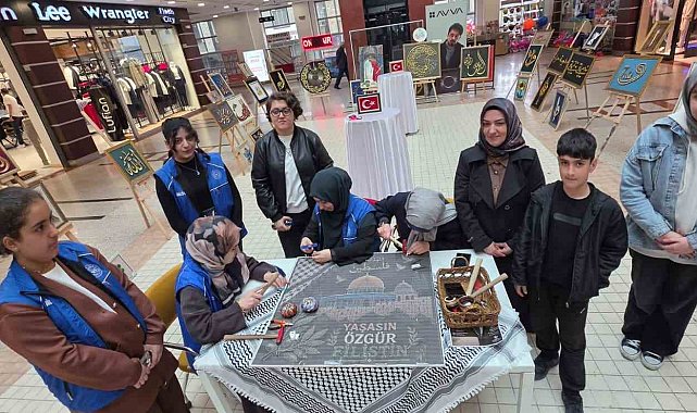 Tatvan'da anlamlı sergi: Filistin için her çivi bir umut olacak