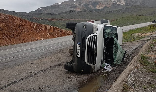Taziyeye gidenleri taşıyan minibüs devrildi: 11 yaralı