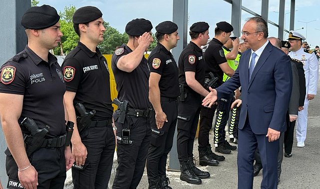 Tekirdağ Valisi Soytürk, görev başındaki güvenlik güçleriyle bayramlaştı