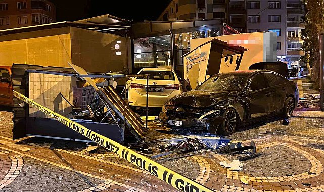Tekirdağ'da faciadan dönüldü: Kontrolden çıkan otomobil otobüs durağına çarptı