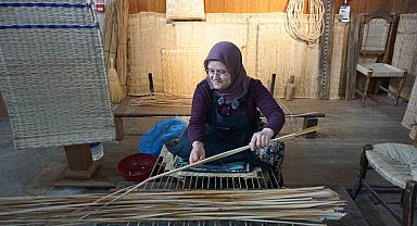 Teknolojiye inat hasır dokumacılığı Tire'de yaşatılmaya devam ediyor