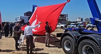 Temel atma töreninde bayrak hassasiyeti takdir topladı