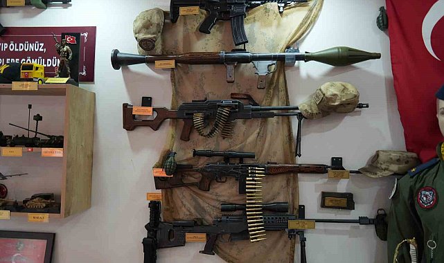 Terör gazisi, evinin bodrumunda kurduğu müzeyi Mehmetçik Vakfı'na bağışladı