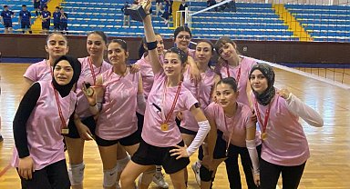 Tevfik İleri Anadolu Lisesi şampiyon oldu