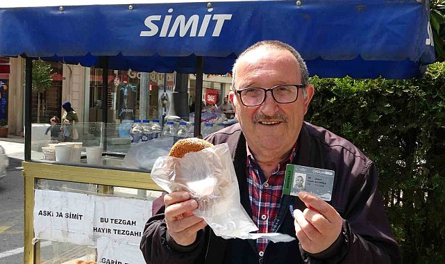 Tezgahı küçük, gönlü büyük engelli simitçi