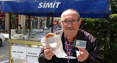 Tezgahı küçük, gönlü büyük engelli simitçi