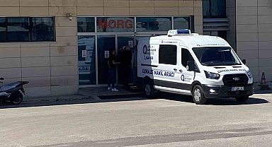 Tırın altında kalarak hayatını kaybeden genç motosikletlinin cenazesi yakınları tarafından teslim alındı