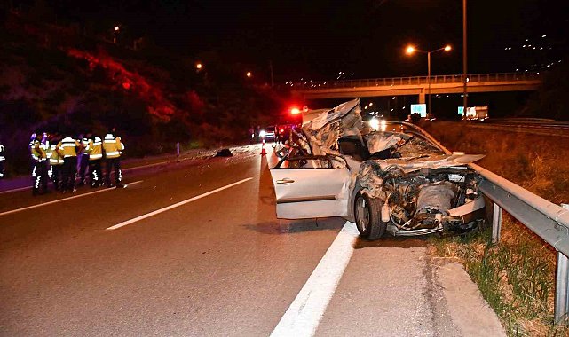 Tırla çarpışan otomobil hurdaya döndü: 18 yaşındaki genç kız hayatını kaybetti