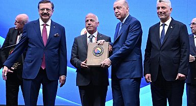 TOBB'dan Artvin Ticaret Borsası Başkanı Akyürek'e hizmet şeref plaketi