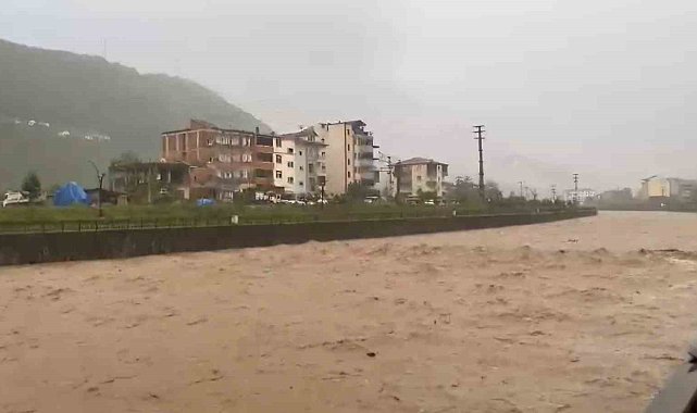 Trabzon'un Araklı ilçesinde şiddetli yağış