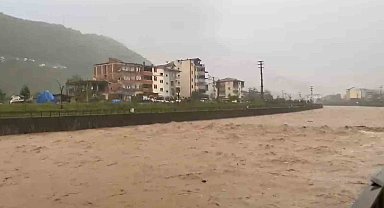 Trabzon'un Araklı ilçesinde şiddetli yağış