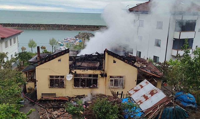 Trabzon'un Araklı ilçesinde yangında 2,5 ton fındık kül oldu