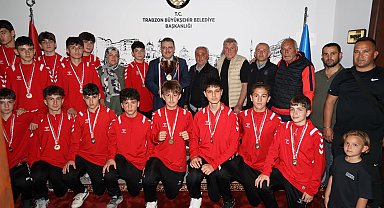 Trabzon'da Başkan Genç, şampiyon takımı ağırladı