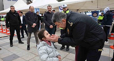 Trafik bilinci için tek yürek: Erzurum Emniyeti Havuzbaşı'ndaydı
