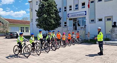 Trafik Haftasında öğrencilere uygulamalı eğitim