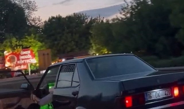 Trafikte 'yok artık' dedirten anlar kamerada