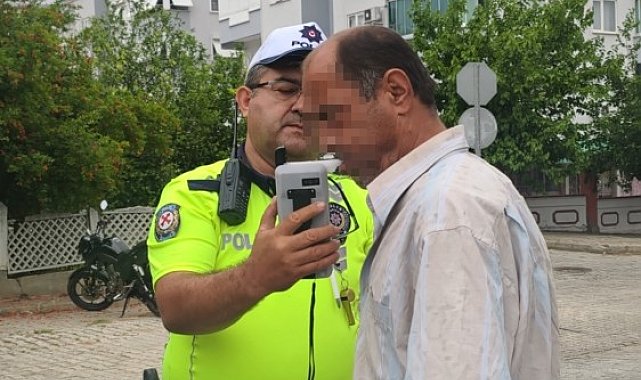 Trafikte zikzak çizerek ilerledi, hem alkollü hem firari çıktı