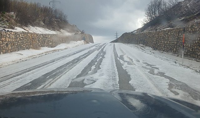 Tunceli'de dolu yağışı etkili oldu: Sürücüler zor anlar yaşadı