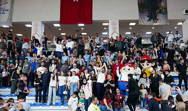 Turgutlu'nun sultanları şampiyonluğa bir adım daha yaklaştı