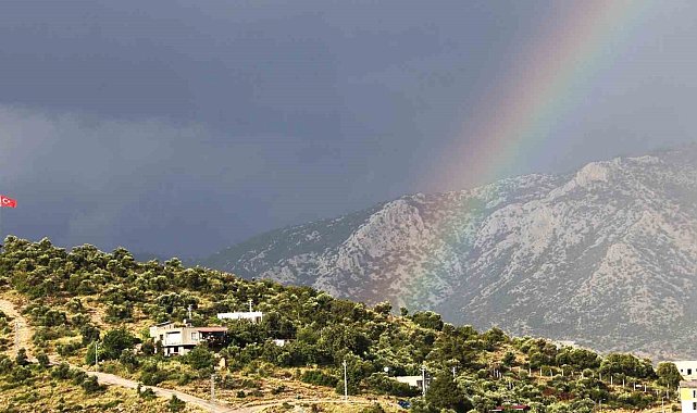 Türk bayrağı ve gökkuşağı aynı karede buluştu