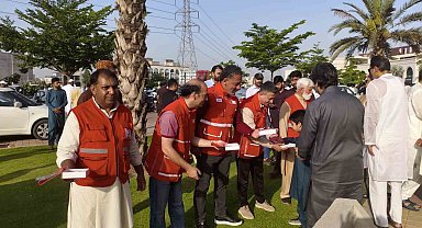 Türk Kızılay'ın Pakistan'da vekaleten kestiği kurbanlar yaklaşık 4 bin 700 aileye dağıtılacak