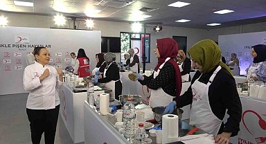 Türk Kızılay'ın "iyilikle pişen hayatlar' atölyesi Bursa'da kadınlarla buluştu