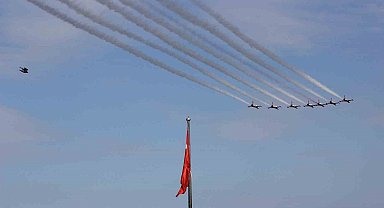 Türk Yıldızları ve SOLOTÜRK'ten Samsun semalarında nefes kesen gösteri