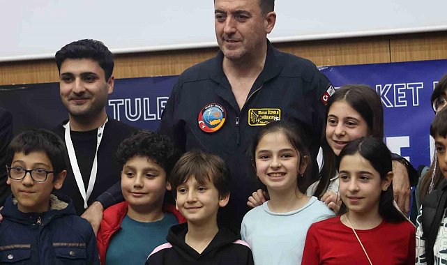 TUSAŞ Baş Test Pilotu Murat Özpala Erzurum'da gençlerle buluştu: "Hayallerimi kitaba dönüştürüyorum"