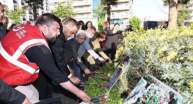 Üç fidan İzmir Çiğli'de anıldı