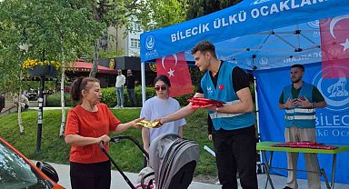 Ülkü Ocakları'ndan Anneler Günü'nde kadınlara hediye