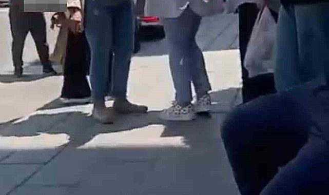 Üsküdar'da fast-food zinciri protestosunda gerginlik