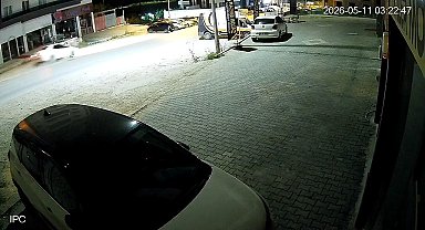 Uyuyakalan sürücü park halindeki araçlara daldı
